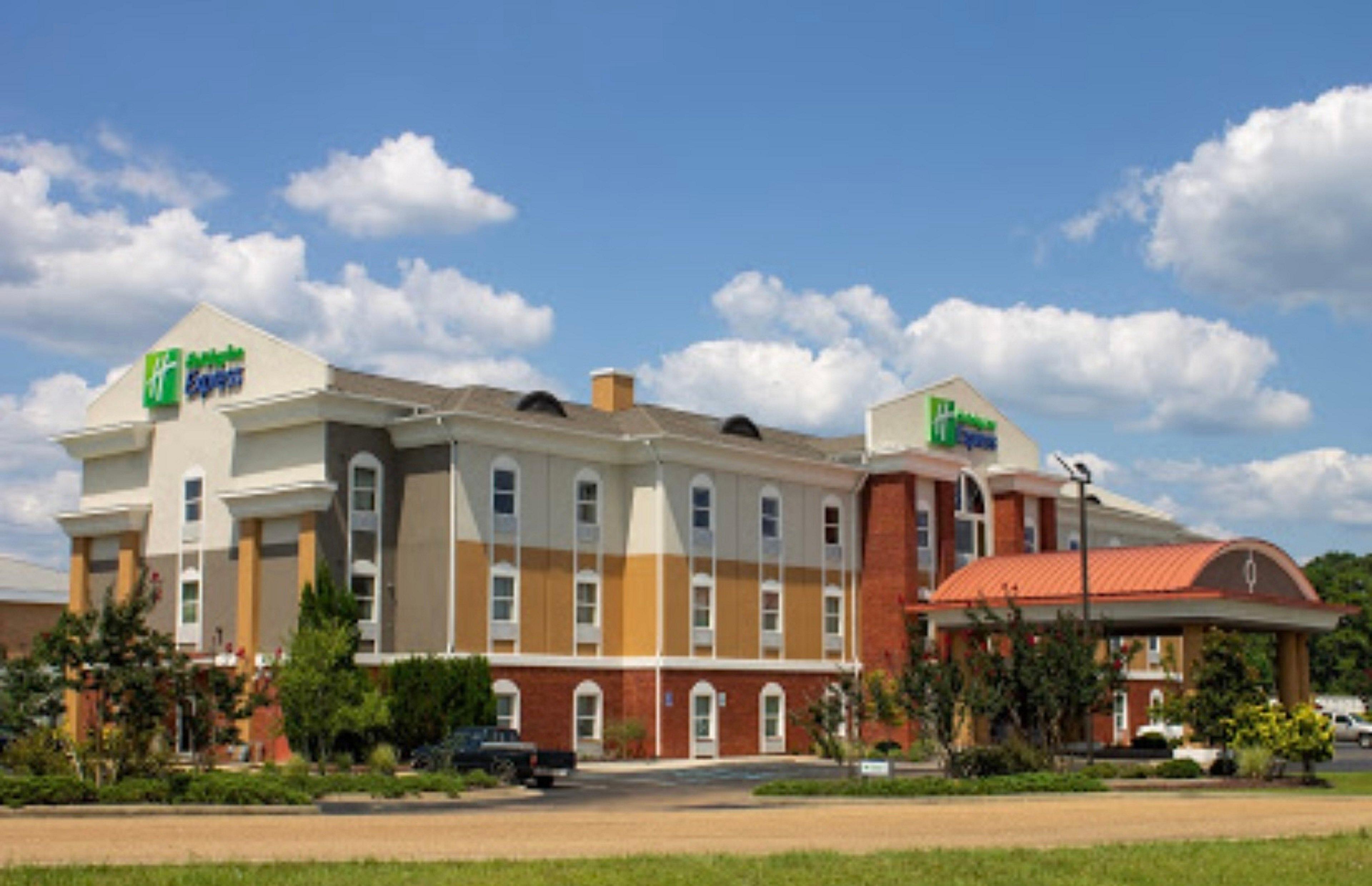 Holiday Inn Express Mccomb By Ihg McComb Exterior foto