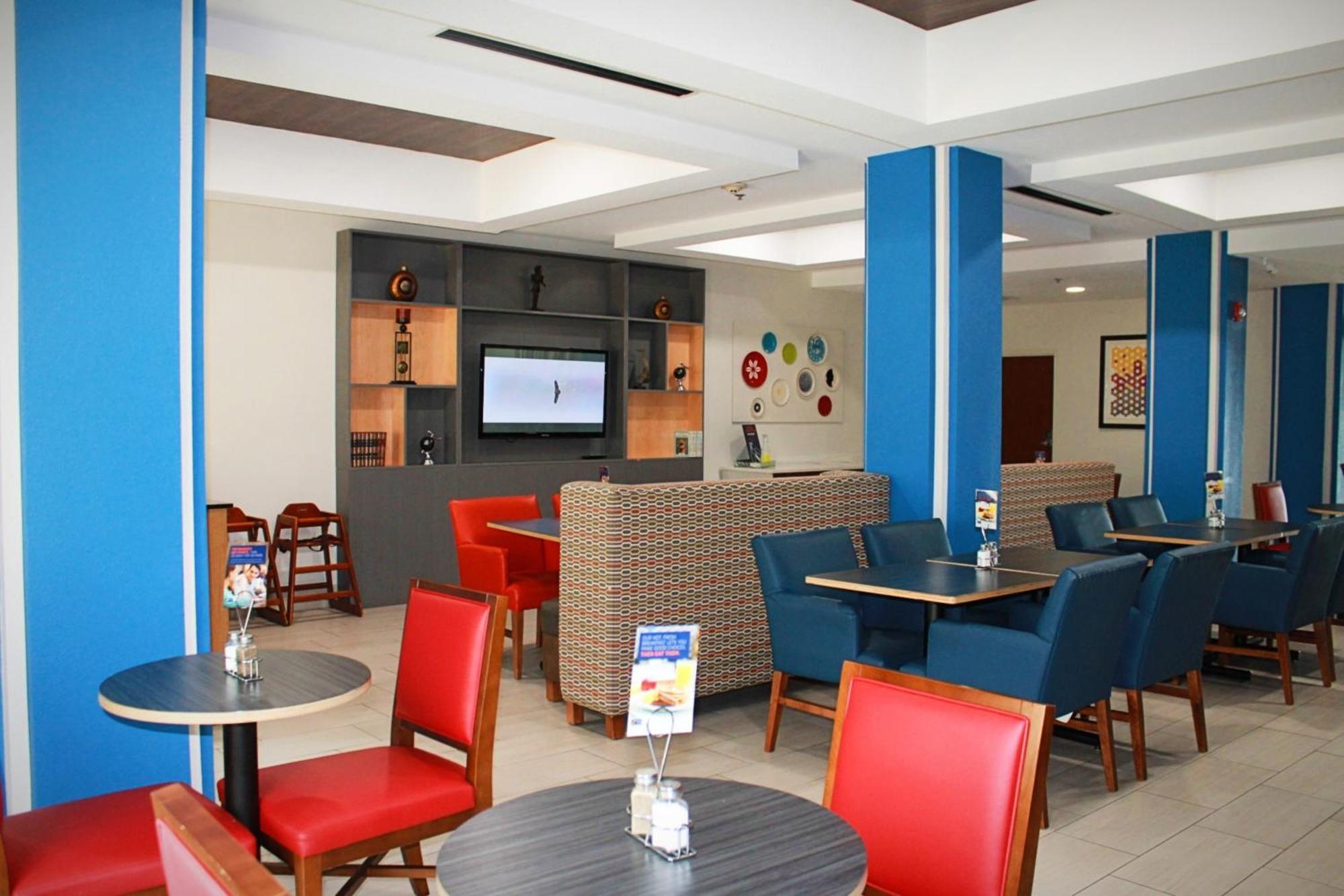 Holiday Inn Express Mccomb By Ihg McComb Exterior foto